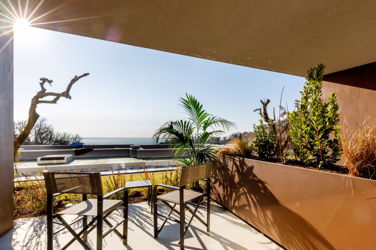 Exterior & Views 18