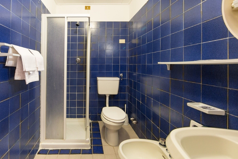 Bathroom 5, Hotel Miro', Pistoia