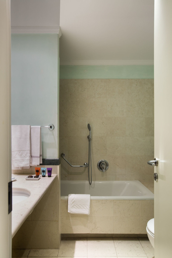 Bathroom 5, Hotel Colombia, Milano