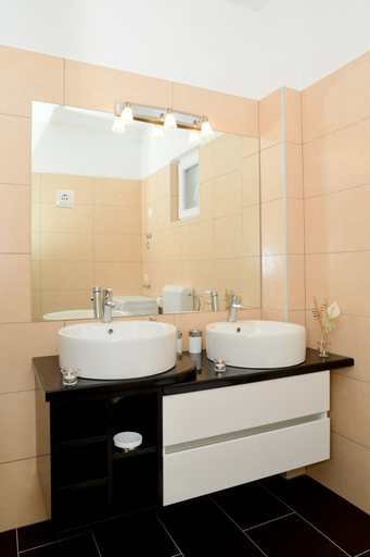 Bathroom 4, Apartments Julijana, Privlaka