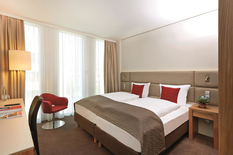 Bedroom 5, H4 Hotel München Messe, München