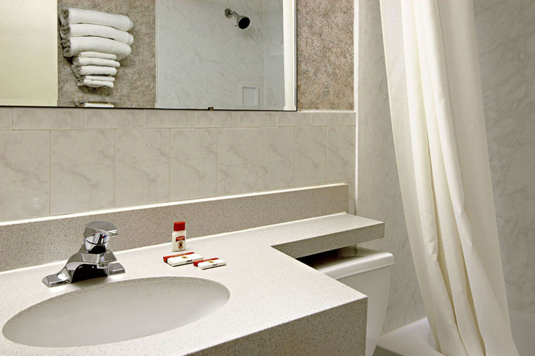 Bathroom 4, Super 8 by Wyndham Atlantic City, Atlantic