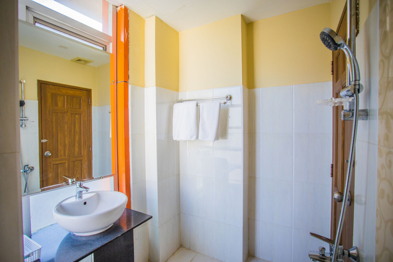 Bathroom 3, Golden Gate China Town Hotel, Yangon