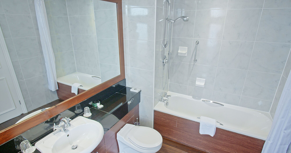 Bathroom 5, Haven Hotel, Poole