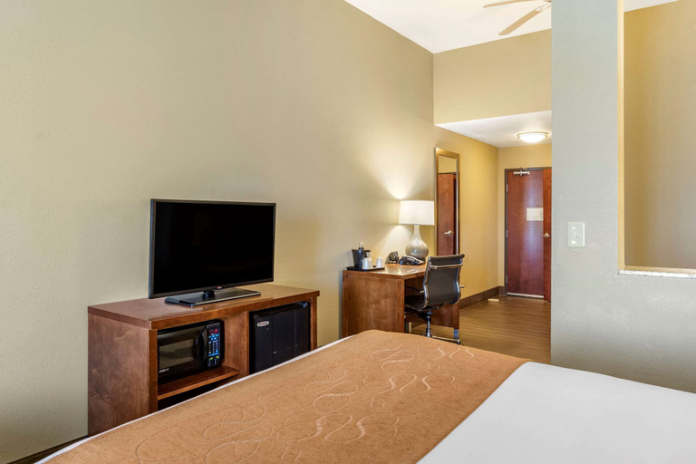 Bedroom 3, Comfort Suites Batesville, Panola