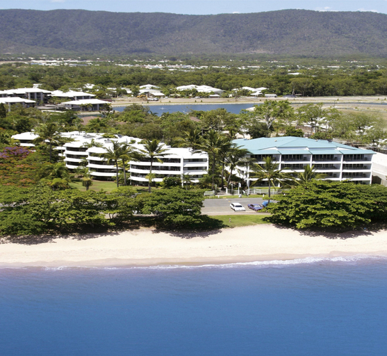 Exterior & Views 2, Roydon Beachfront Apartments, Cairns