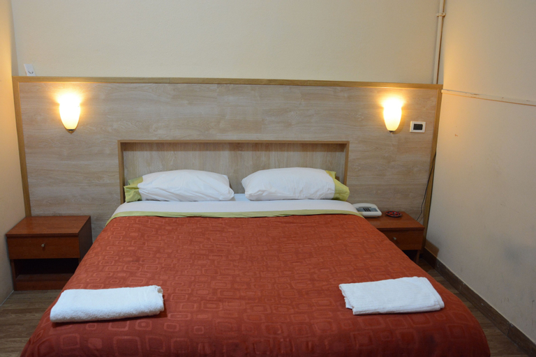 Bedroom 4, Albergo Royal, Genova