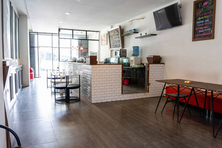 Food & Drinks, RedDoorz near Setrasari Mall 4, Bandung