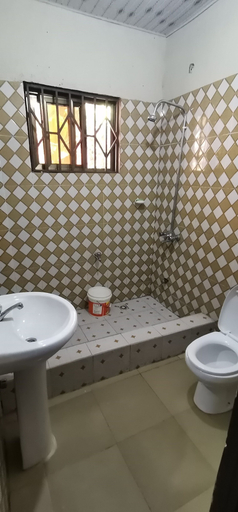 Bathroom 3, Peemens Guesthouse, Awutu Efutu Senya