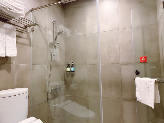 Bathroom 5, Tian Zhong Hotel, Changhua