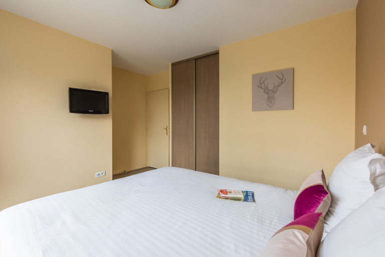 Bedroom 4, Zenitude Hôtel - Résidences Magny les Hameaux, Yvelines