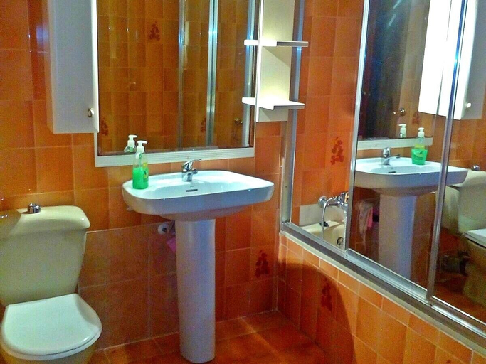 Bathroom 3, Wonder Rooms Nerja Guest House, Málaga