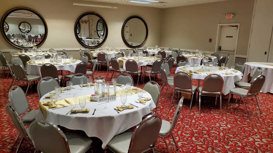 Food & Drinks 5, Ramada by Wyndham Barstow, San Bernardino