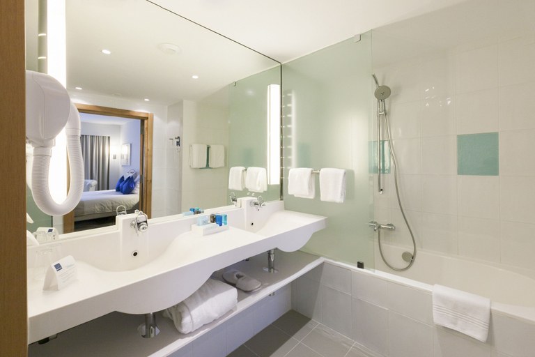 Bathroom 5, Novotel Tunis, Bab Bhar