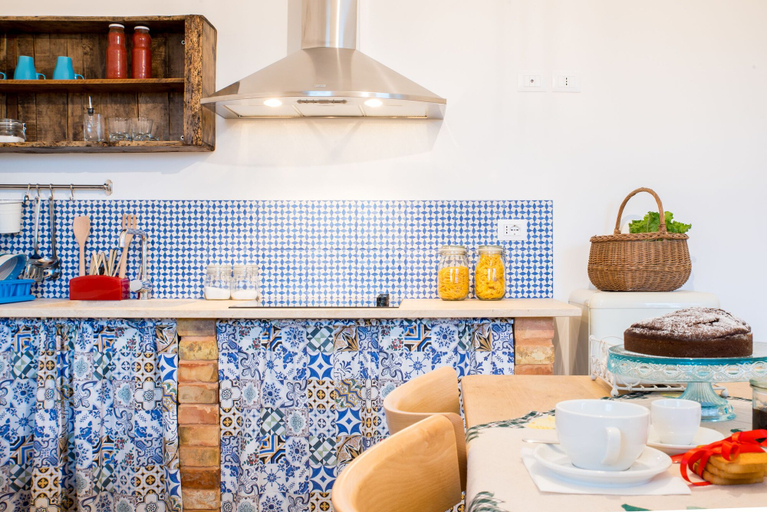 Food & Drinks 5, La Viola e il Sole, Fermo