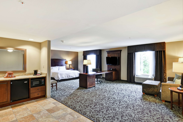 Bedroom 3, Hampton Inn and Suites New Hartford/Utica, Oneida
