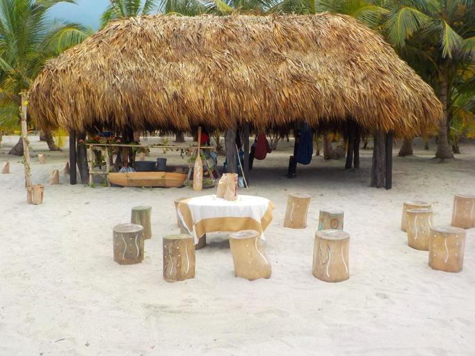 Others 5, Playa Mareygua, Santa Marta (Dist. Esp.)