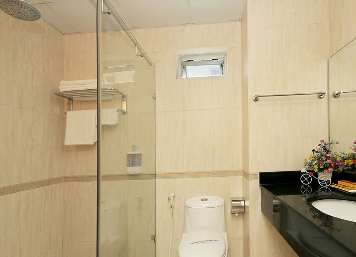 Bathroom 3, Hanoi Golden Charm Hotel, Hoàn Kiếm