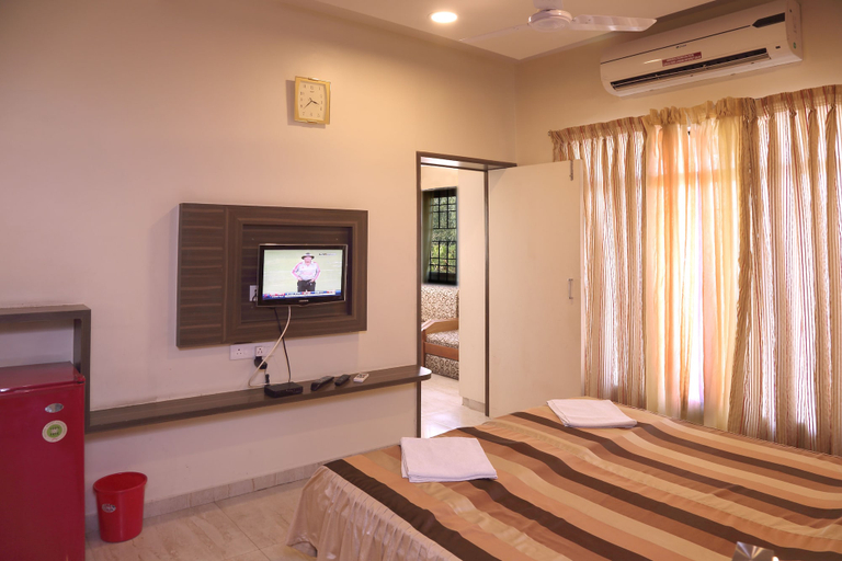 Bedroom 4, Hotel Shreyas, Pune