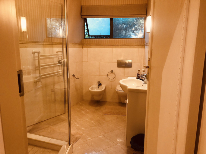 Bathroom 4, 27A on Angus, Ekurhuleni