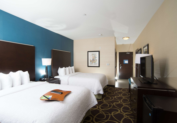 Bedroom 4, Hampton Inn & Suites by Hilton Regina East Gate, Division No. 6