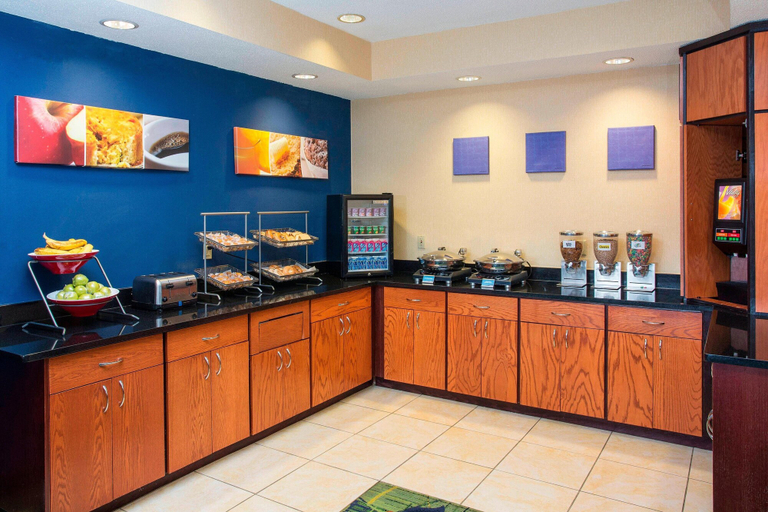 Food & Drinks 5, Fairfield Inn Middletown Monroe, Butler