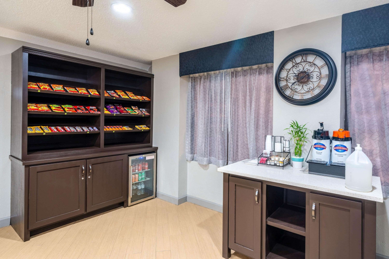 Food & Drinks 5, Baymont by Wyndham Tupelo, Lee