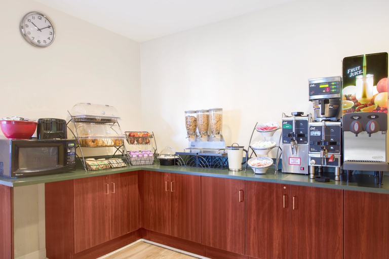 Food & Drinks 5, Microtel Inn & Suites by Wyndham Kannapolis/Concord, Cabarrus