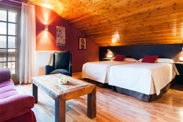 Bedroom 4, Hotel Esquirol, Girona