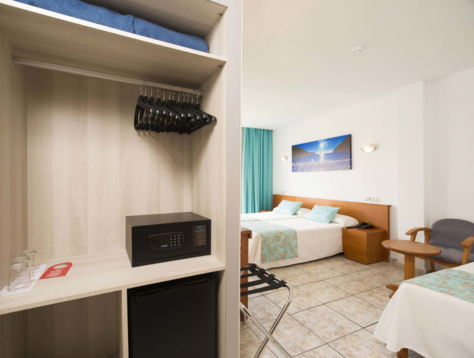 Bedroom 4, Hotel Tropical, Baleares