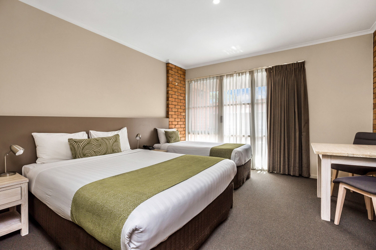 Bedroom 2, National Hotel Complex and Bendigo Central Apartments, Gr. Bendigo - Central