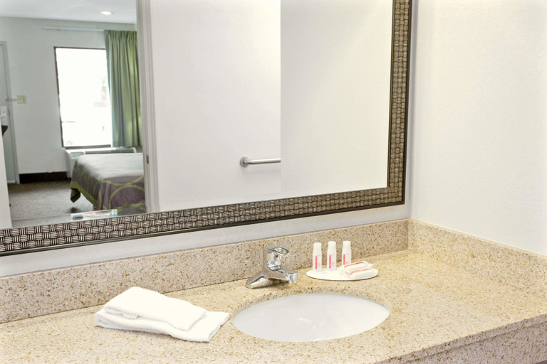 Bathroom 3, Super 8 by Wyndham Gainesville, Hall