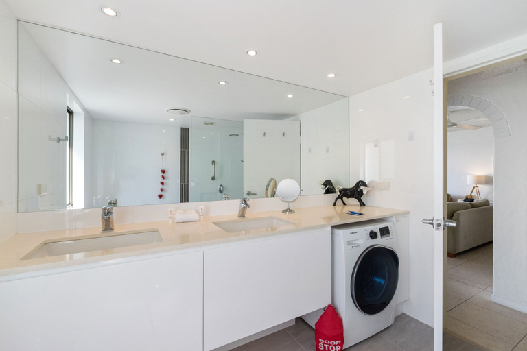 Bathroom, Unit 04 Aqua Linea, Noosa - Noosa-Noosaville