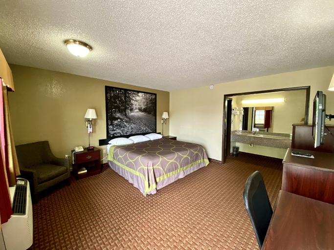 Bedroom 3, Super 8 by Wyndham Shawnee, Pottawatomie