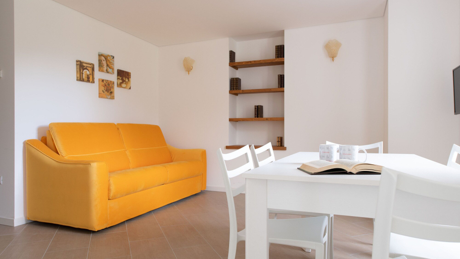 Others 5, Italianway - Villa Tola, Sondrio