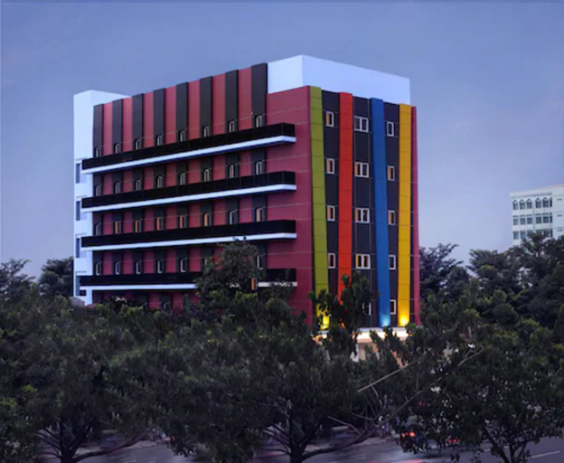 Exterior & Views 10