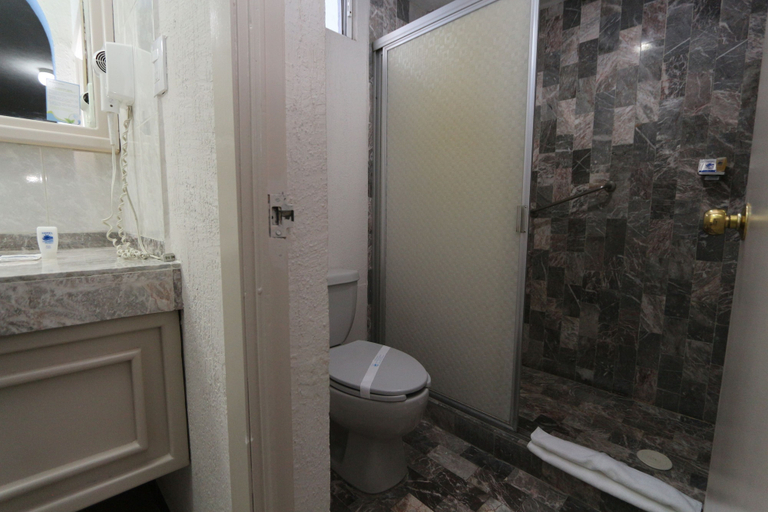 Bathroom 4, Dorados Conventions & Resort, Tlayacapan