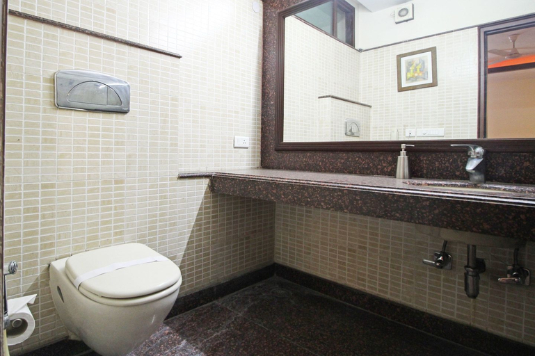 Bathroom 3, Southview Apartment, Delhi
