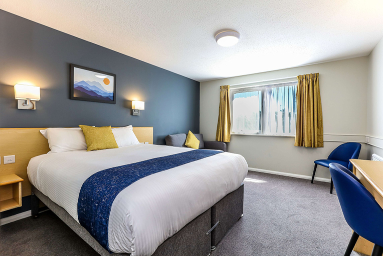 Bedroom 3, Days Inn by Wyndham Fleet M3, Hampshire