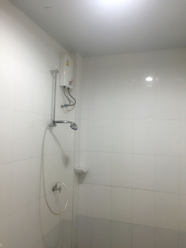 Bathroom 3, Poonsap Apartment, Ko Lanta