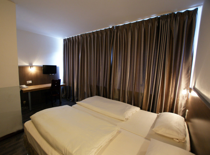 Bedroom 2, Bahn Hotel, Düsseldorf