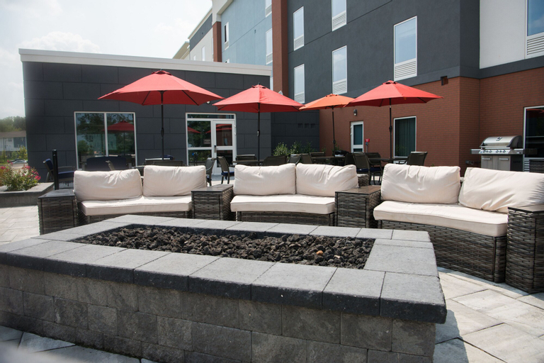 Exterior & Views 28