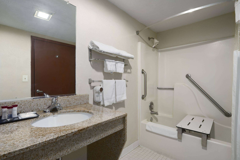 Bathroom 5, Days Inn by Wyndham Augusta / Fort Eisenhower, Richmond