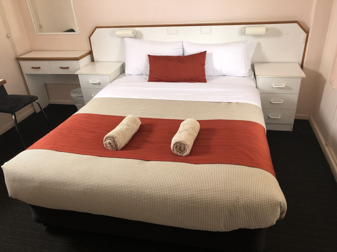 Bedroom 3, Bradman Motor Inn, Cootamundra