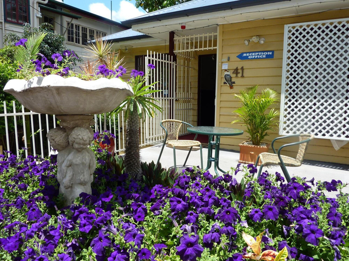 Others 4, Kookaburra Inn, Spring Hill