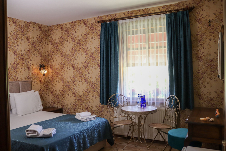 Bedroom 3, Doruk Hotel, Ayvalık