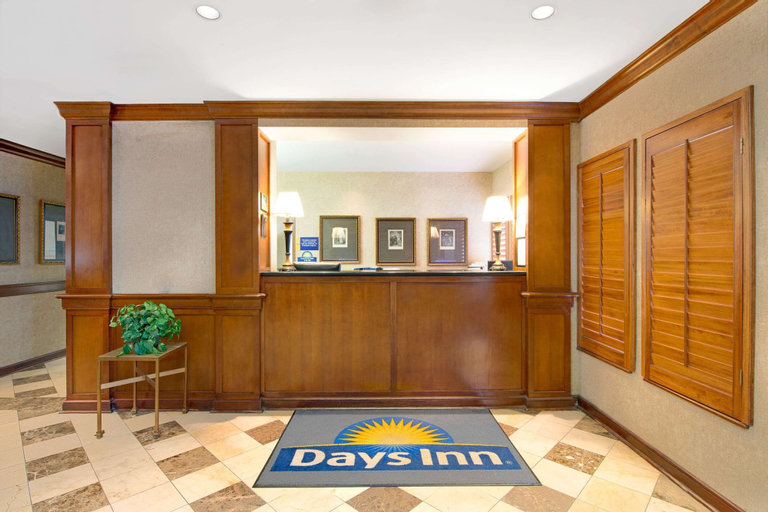Public Area 3, Days Inn and Suites by Wyndham St. Louis/Westport Plaza, Saint Louis