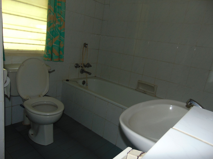 Bathroom 4, Naro Moru River Lodge, Laikipia East