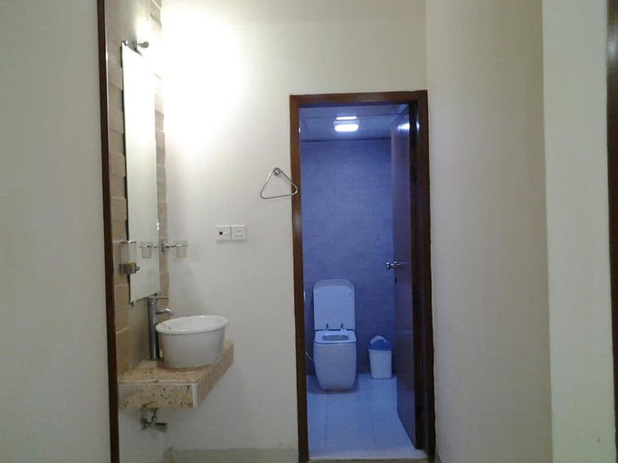Bathroom 3, Naas Serviced Apartments, Dhaka