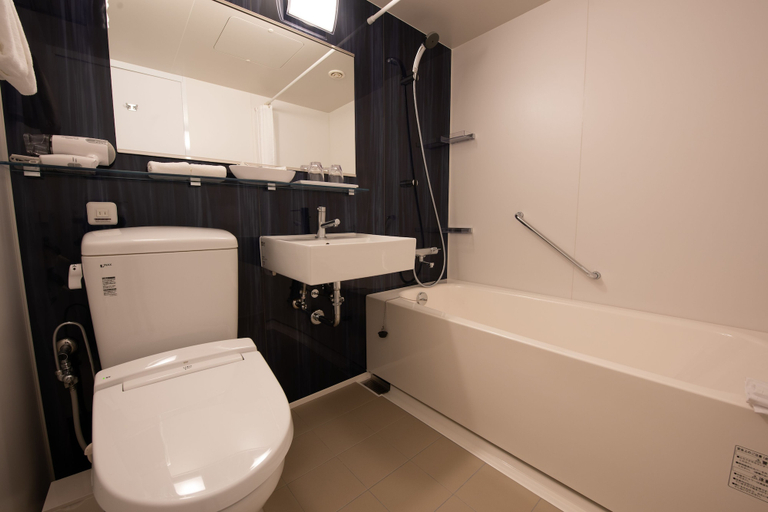Bathroom 4, Hotel Hewitt Koshien, Nishinomiya